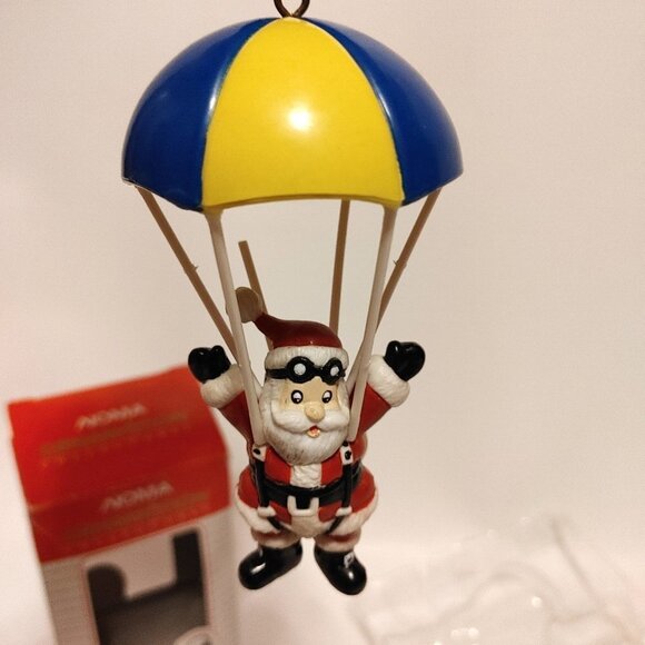 Vintage 1989 Ornamotion Parachuting Santa with Motor Box - Picture 7 of 7